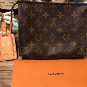 CROSS POSTED LOUIS VUITTON Toiletry pouch 19